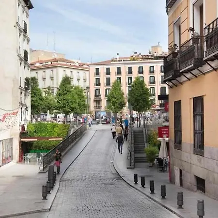Un Ideal Estudio Para Conocer Madrid Exterior photo