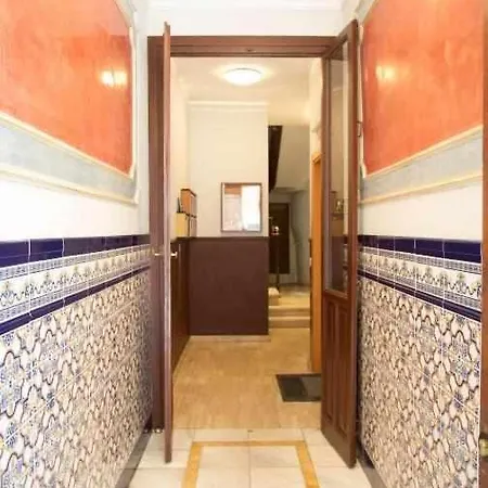 Un Ideal Estudio Para Conocer Madrid Exterior photo
