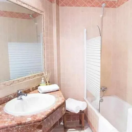 Un Ideal Estudio Para Conocer Madrid Exterior photo